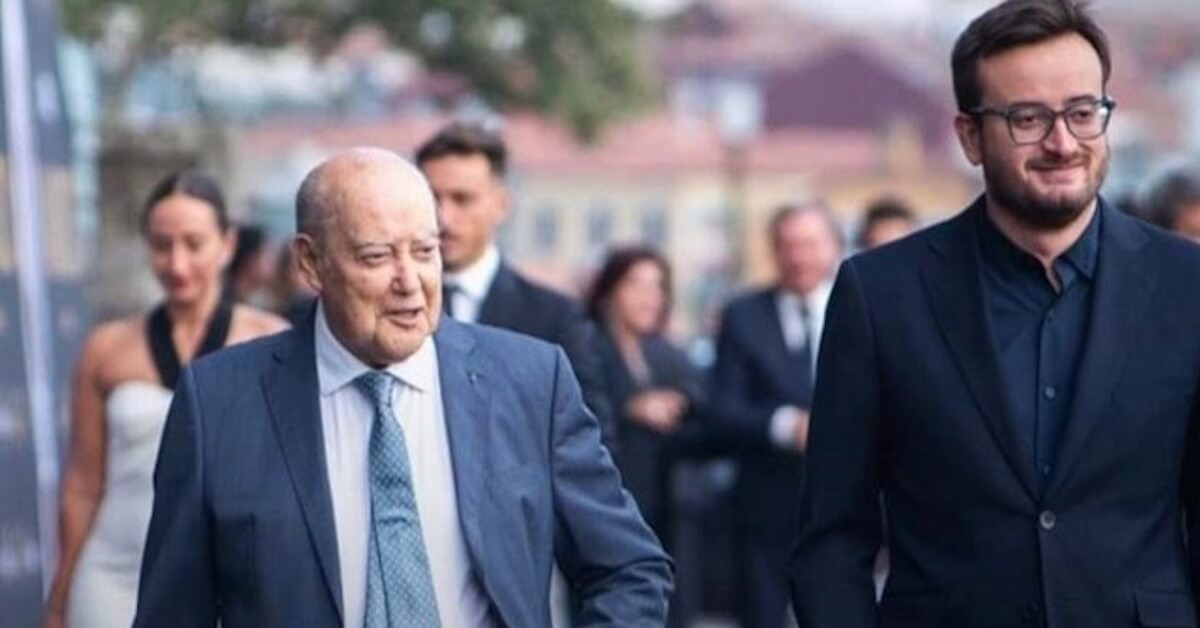 Pinto da Costa, antigo presidente do FC Porto, ao lado do neto.