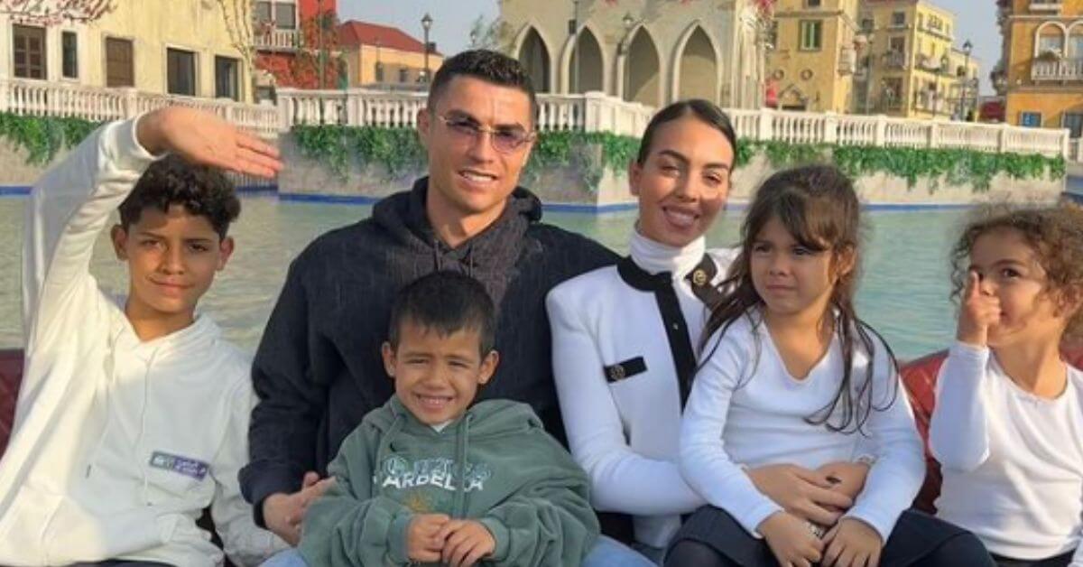 Cristiano Ronaldo e a sua família na Arábia Saudita.