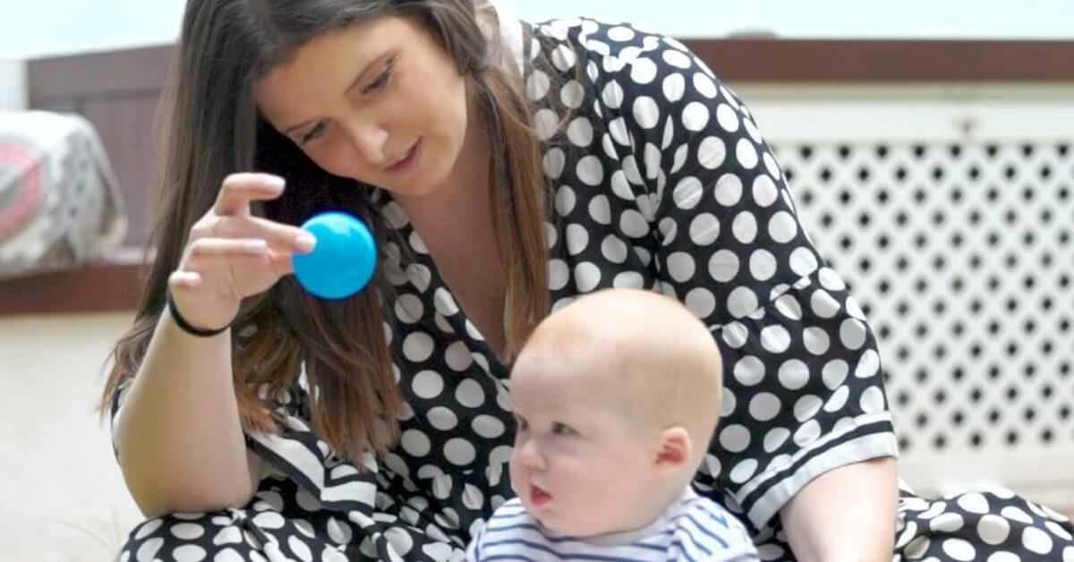 Maria Botelho Moniz e o seu filho.